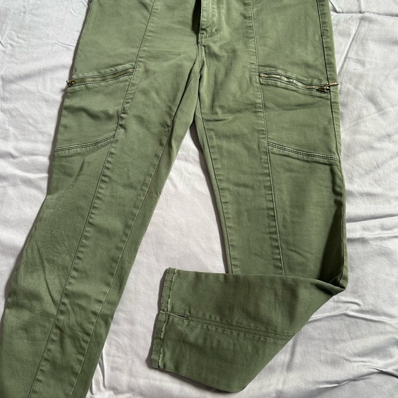 Like new cropped jeans, stretchy, worn twice. - Picture 3 of 8